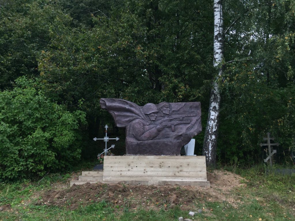 Смоленские предприниматели на собственные средства возвели мемориал павшим солдатам в Иловке