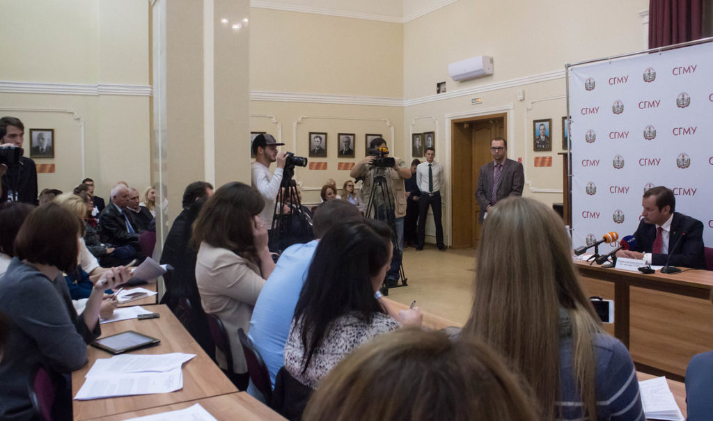 Новый глава СГМУ Роман Козлов провел свою первую пресс-конференцию