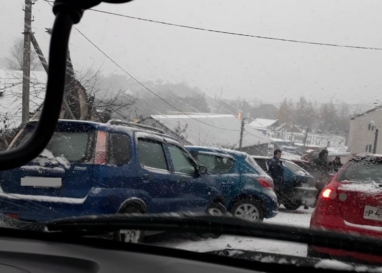 «Паровоз» из пяти авто собрался на дороге в Смоленске