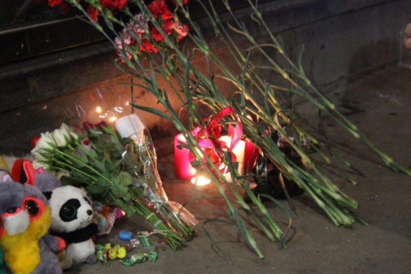 Смоляне организовали траурную акцию в память о трагедии в Кемерове