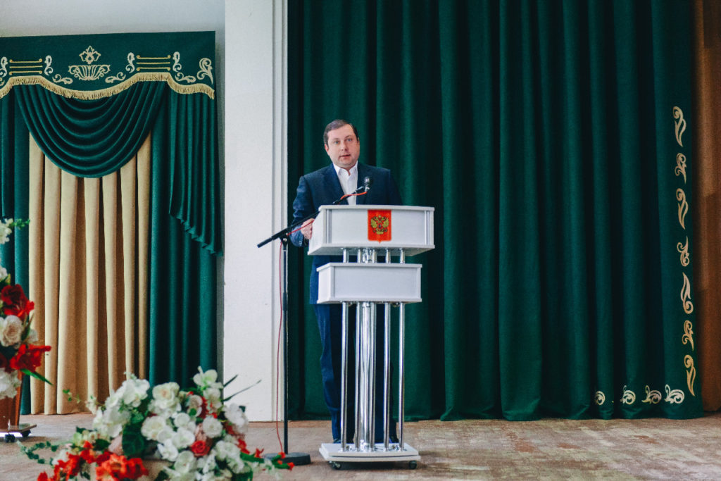 Смоленский губернатор поздравил выпускников Центра «Особый ребенок»