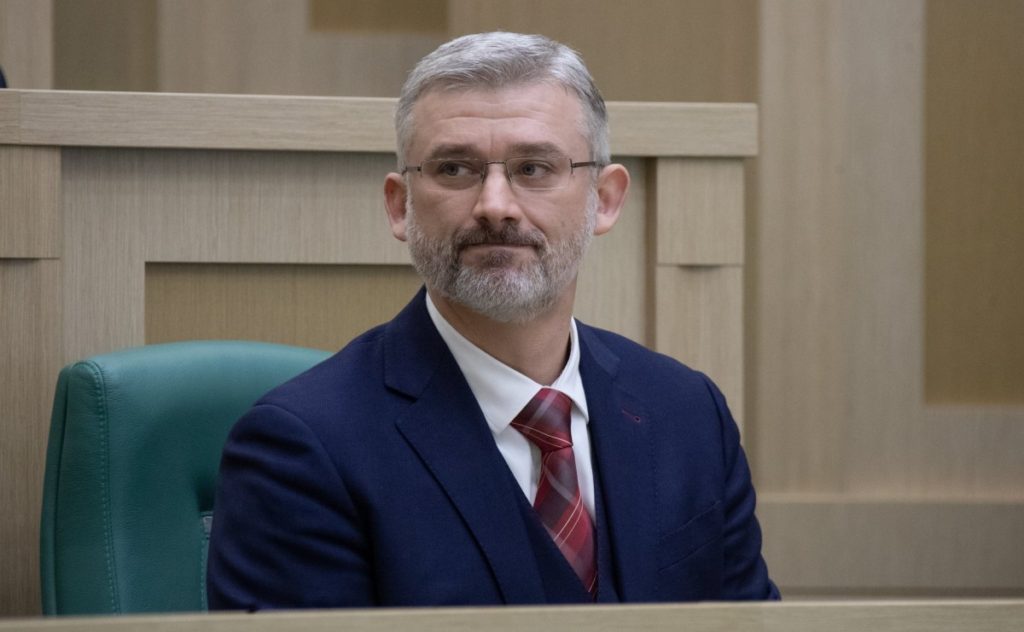 Сенатор Леонов попросил министра транспорта остановить ликвидацию техникума в Рославле