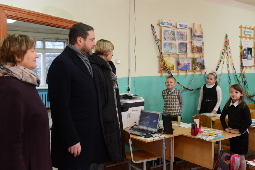 В Смоленской области учредят премию сельским учителям
