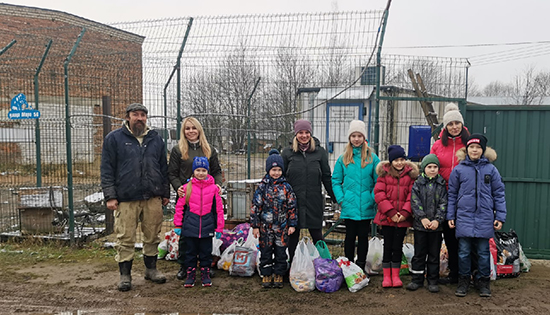 Воспитанники детского сада «Аист» в Смоленске собрали корм для бездомных животных 