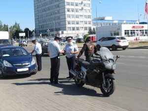 полиция и мотоциклист